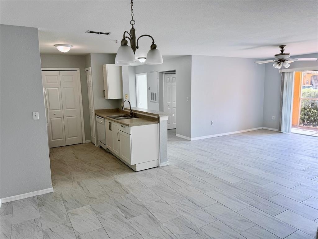 5475 Vineland Road - Photo 2