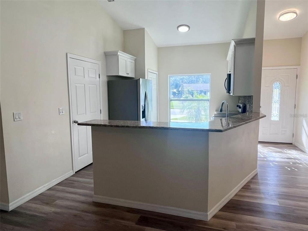 925 Lora Street - Photo 5