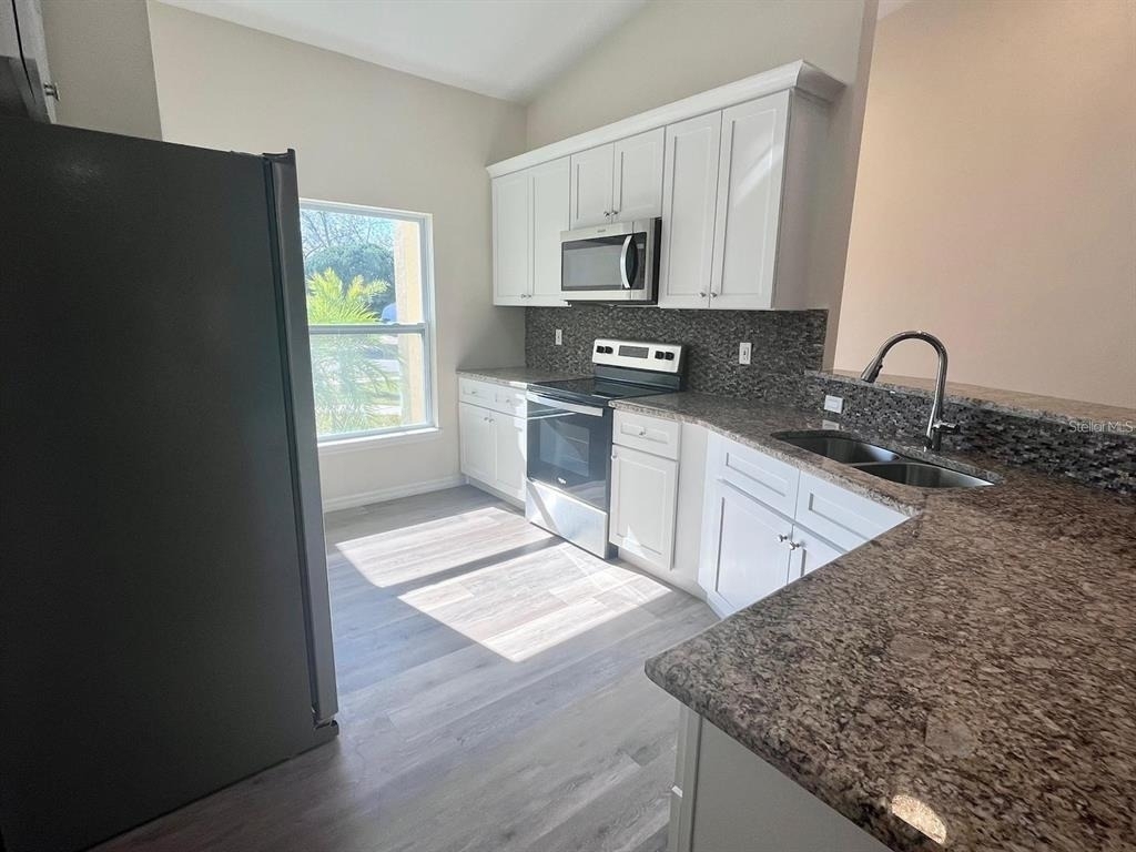 925 Lora Street - Photo 2