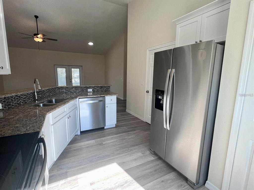925 Lora Street - Photo 3