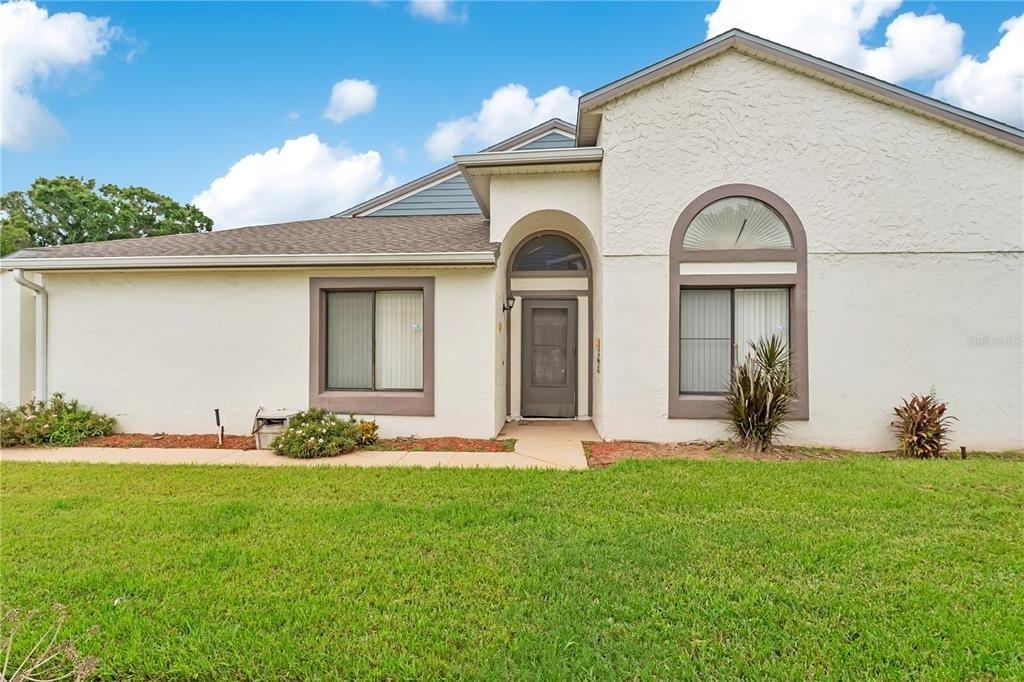 112 Lakepointe Circle - Photo 2