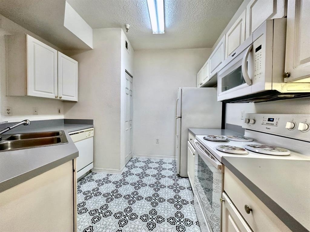 5518 Metrowest Boulevard - Photo 7