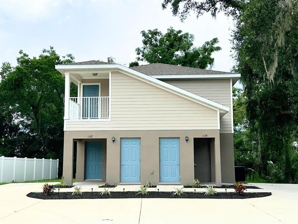 1139 Sycamore Street - Photo 0