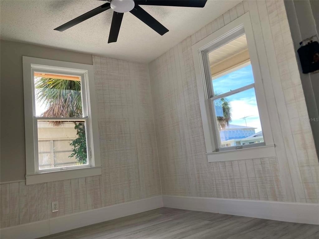31 W Oakwood Street - Photo 9