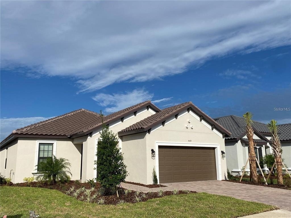 4520 Crestpoint Way - Photo 0