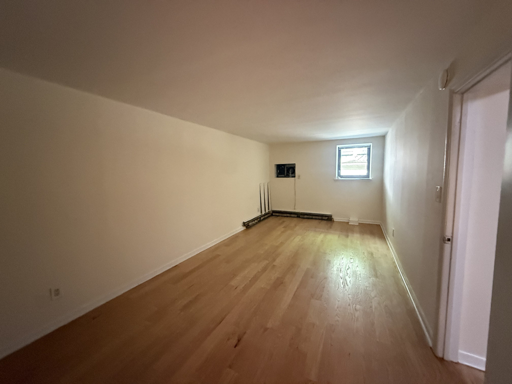 365 West 52nd Street - Photo 13