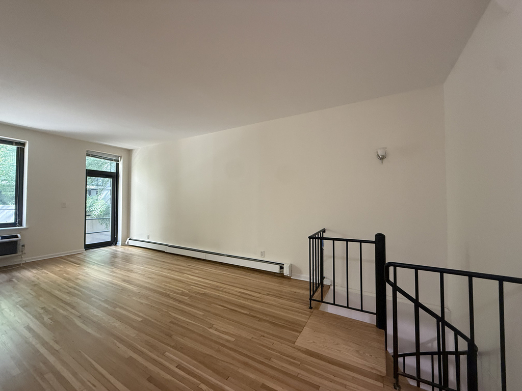 365 West 52nd Street - Photo 1
