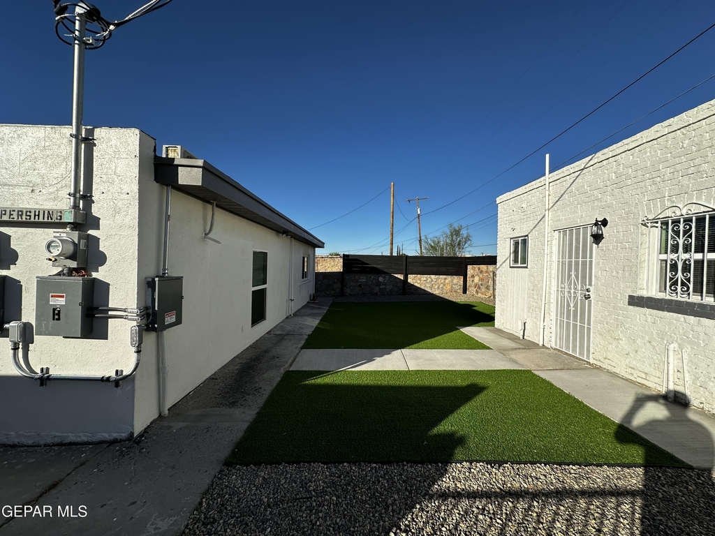 2531 Pershing Drive - Photo 3