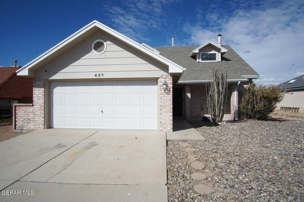 637 Woodcrest Lane - Photo 0