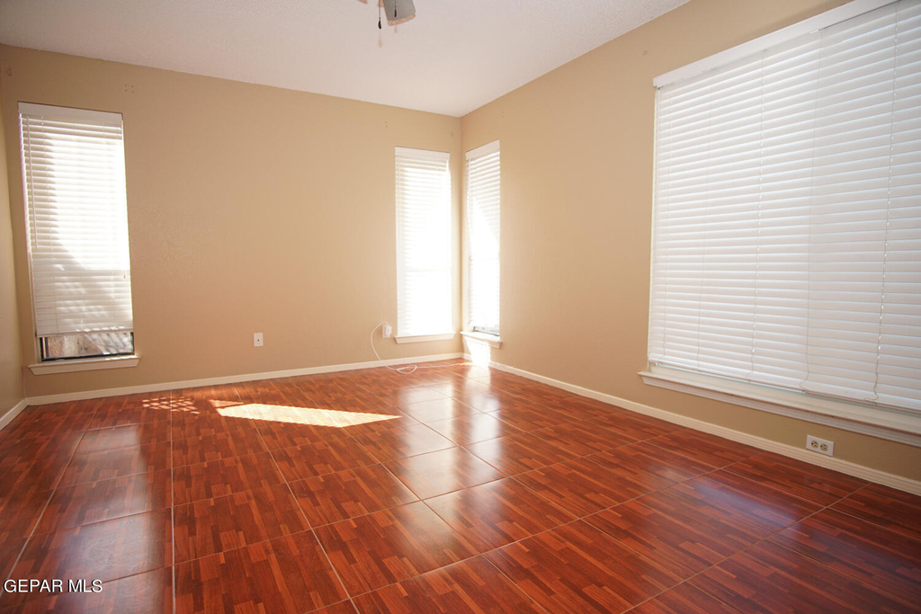 637 Woodcrest Lane - Photo 8
