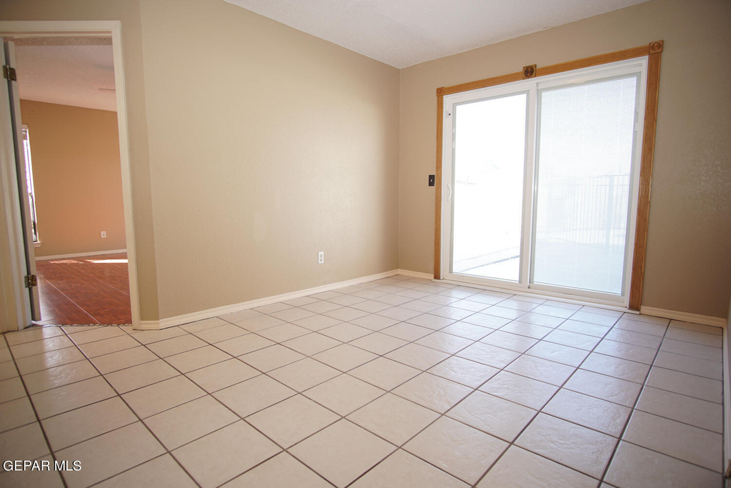 637 Woodcrest Lane - Photo 3