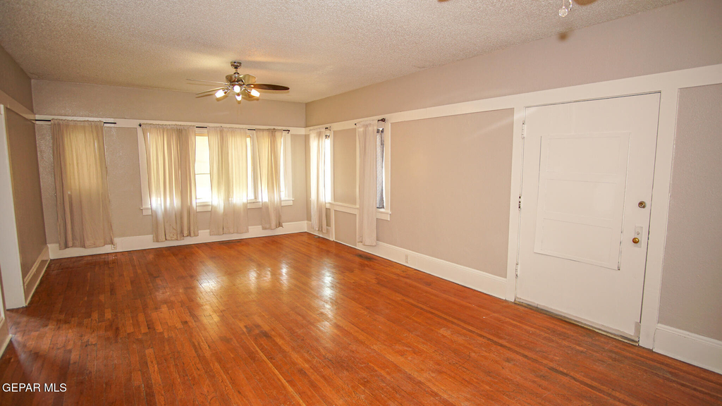 7600 Franklin Drive - Photo 2