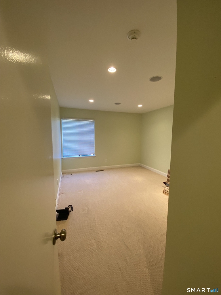 77-11 Courtland Avenue - Photo 6