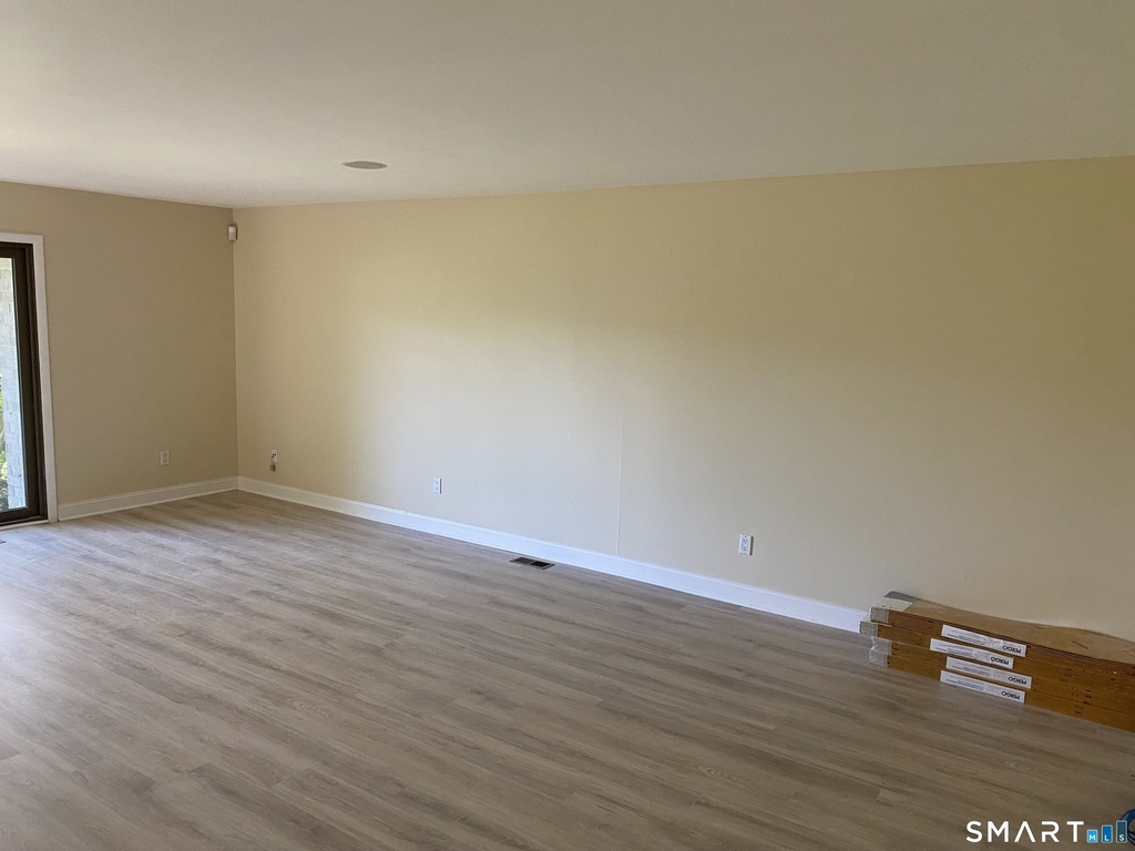 77-11 Courtland Avenue - Photo 1
