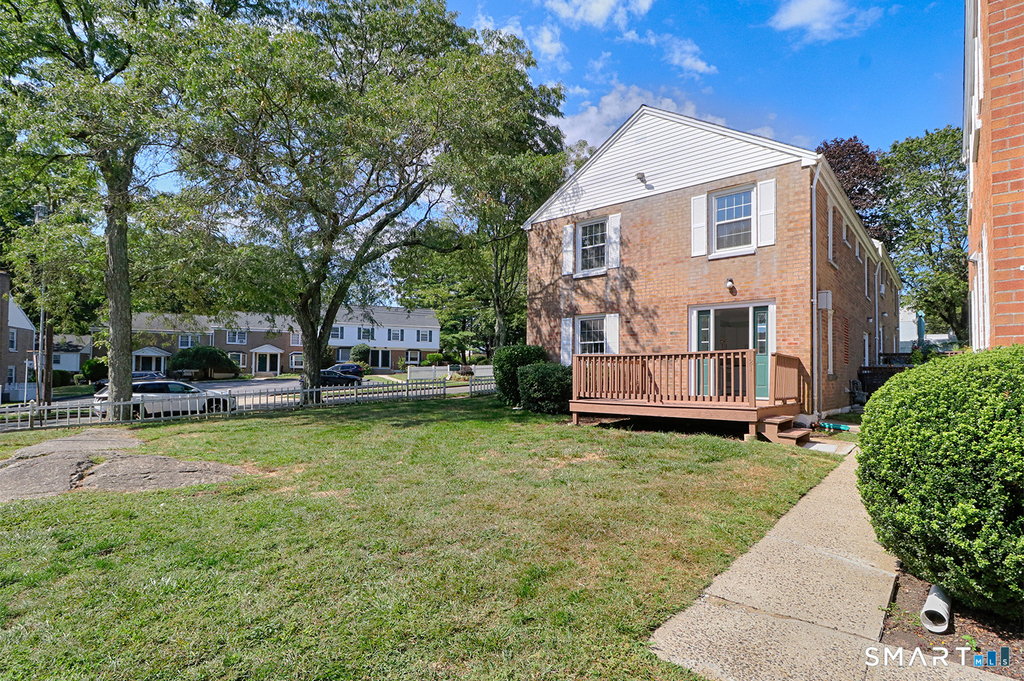 240 Sunnyridge Avenue - Photo 17
