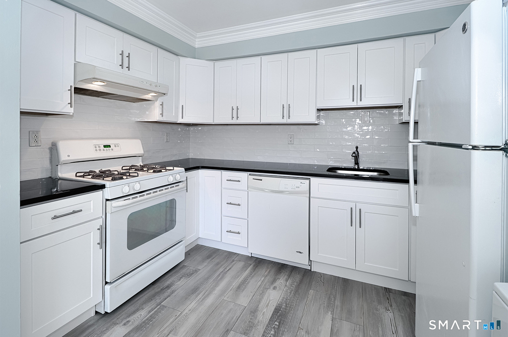 240 Sunnyridge Avenue - Photo 6