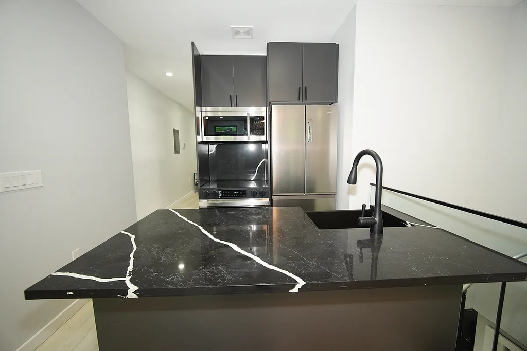195 Stanton Street - Photo 18