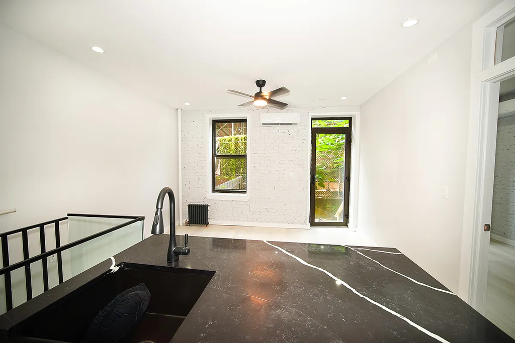 195 Stanton Street - Photo 17