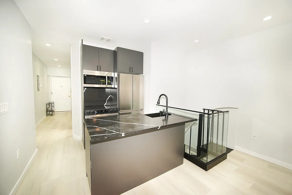 195 Stanton Street - Photo 8