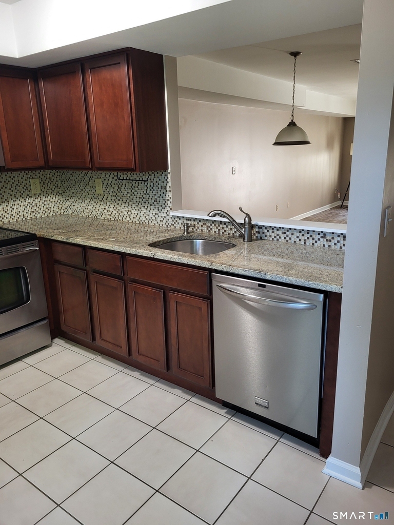 4 Manorwood Drive - Photo 3