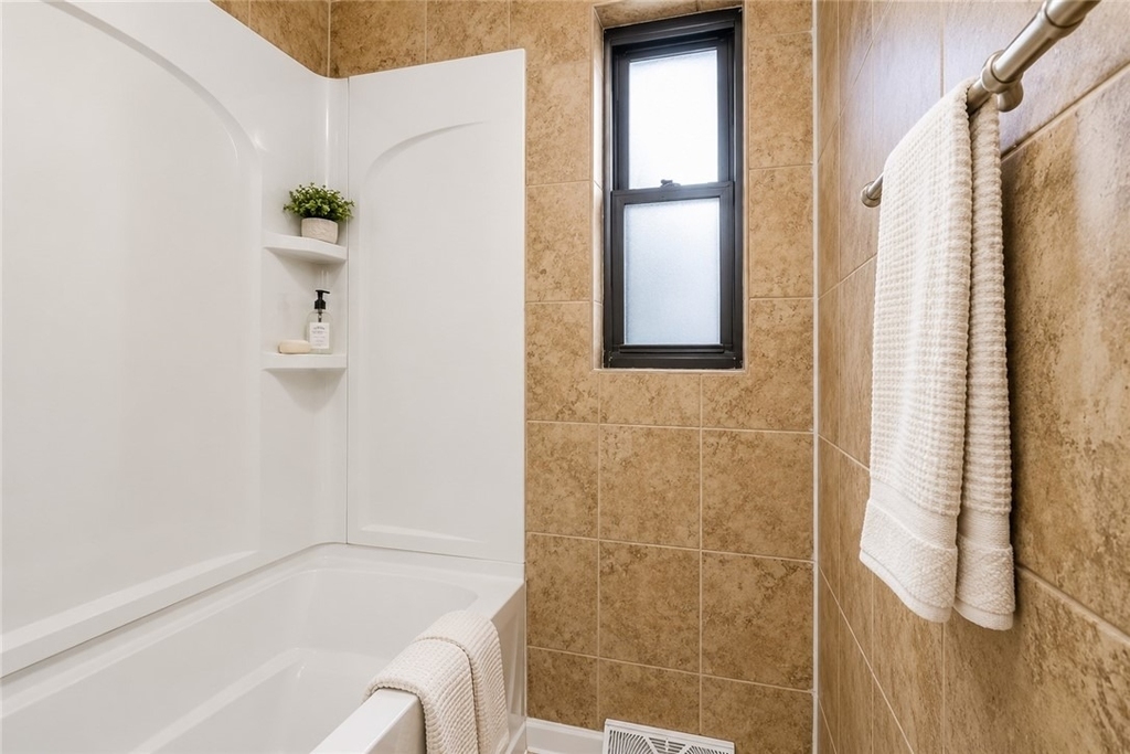 735 N Highland Ave - Photo 17