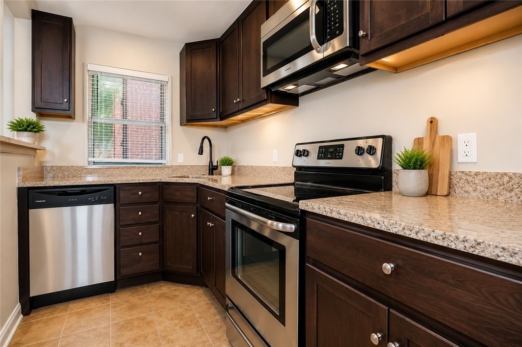 735 N Highland Ave - Photo 12