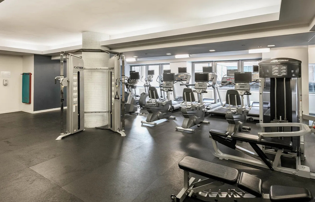 350 West 37th Street - Photo 3