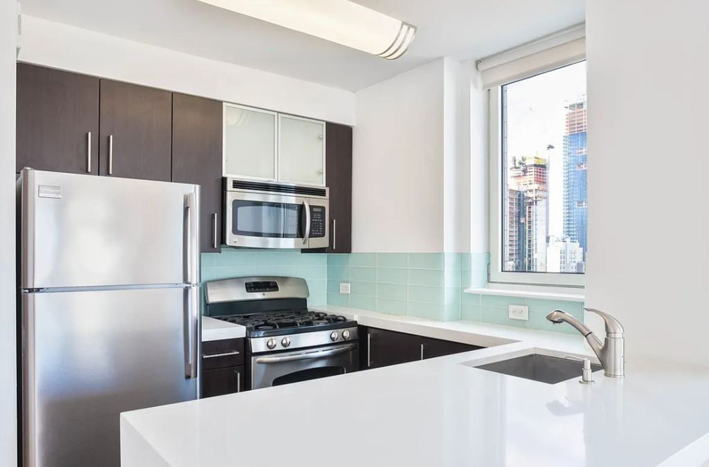 350 West 37th Street - Photo 1