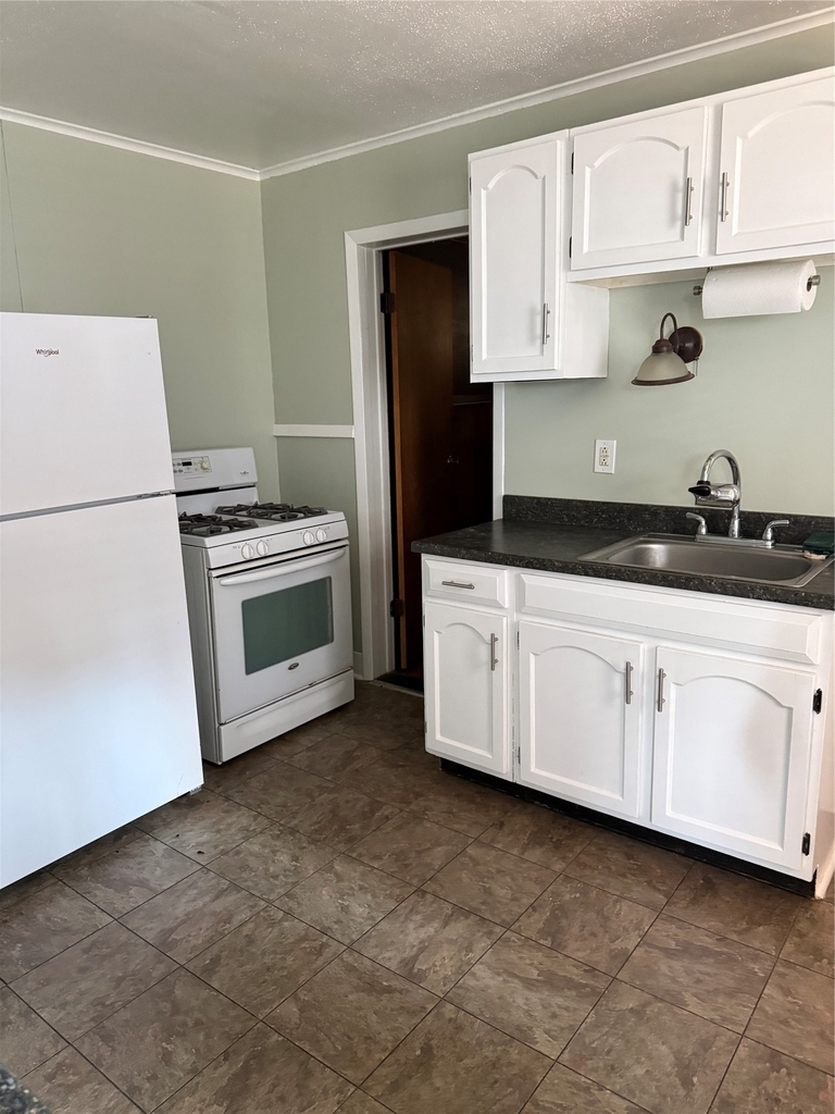 27 1/2 Euclid Avenue - Photo 3