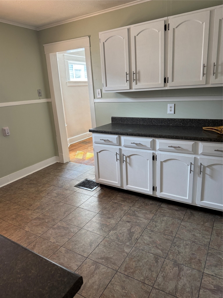 27 1/2 Euclid Avenue - Photo 4