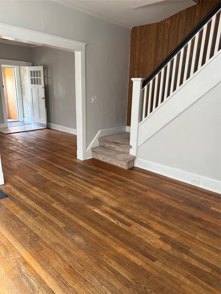 27 1/2 Euclid Avenue - Photo 1