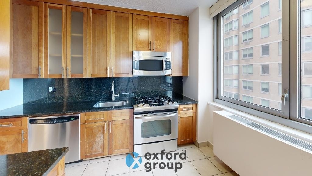 East 34th Street - Photo 0