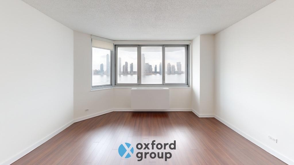 East 34th Street - Photo 2