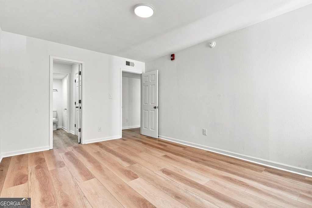 5095 Roswell Road - Photo 21