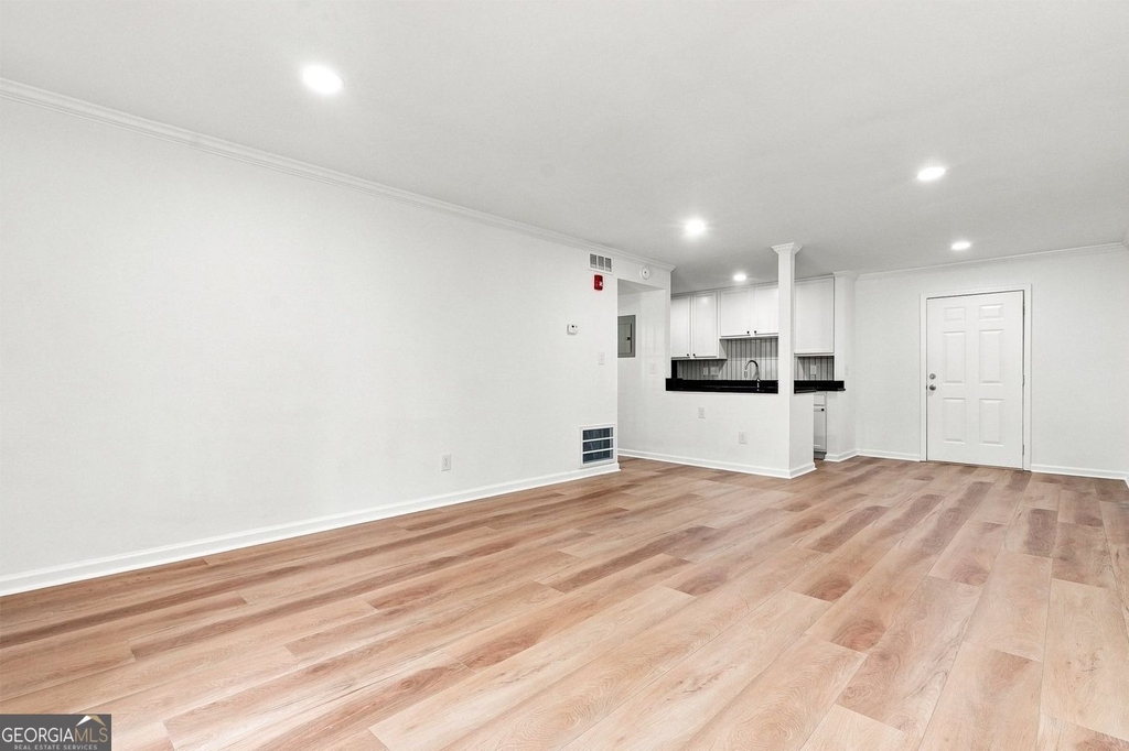 5095 Roswell Road - Photo 11