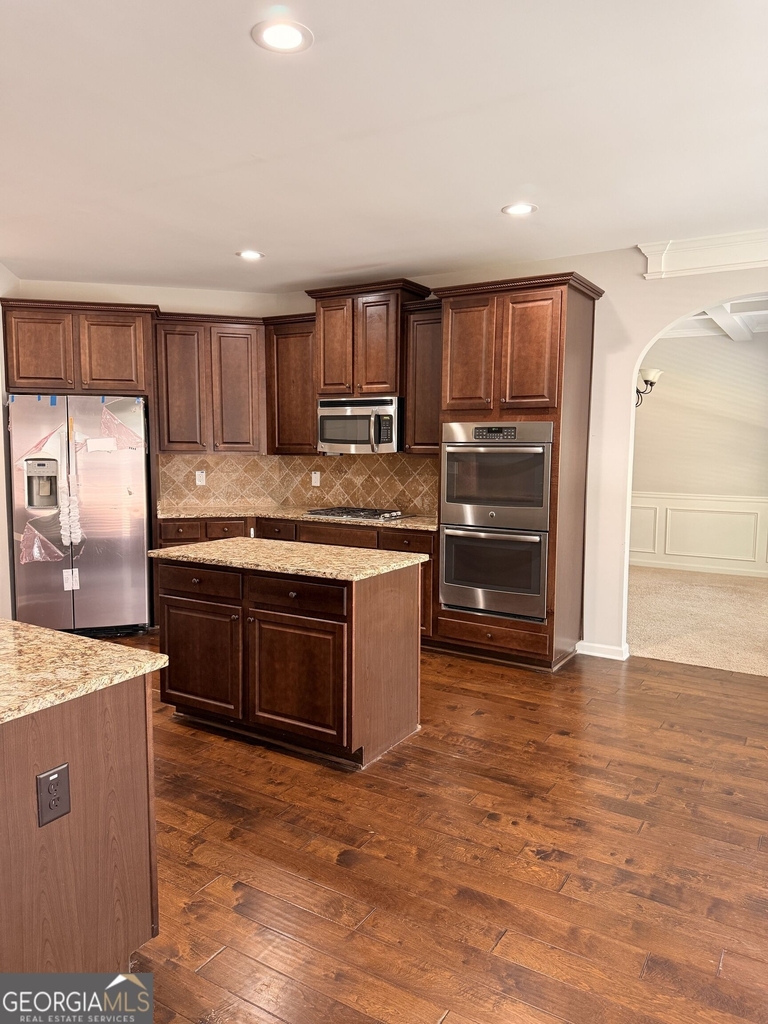 559 Madison Park Drive - Photo 2