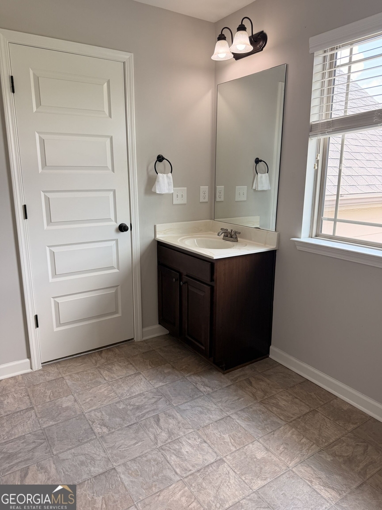 559 Madison Park Drive - Photo 5