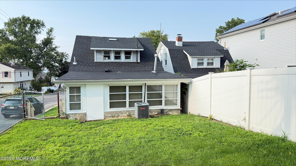 104 Burlington Avenue - Photo 2