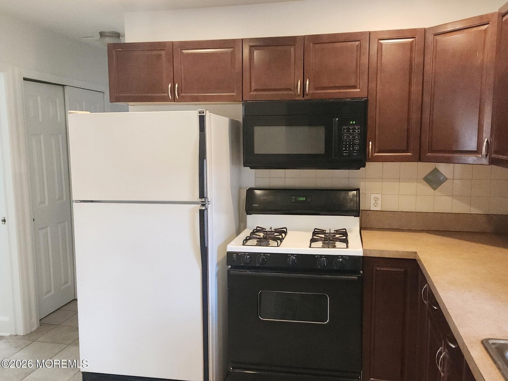 175 W Sylvania Avenue - Photo 4