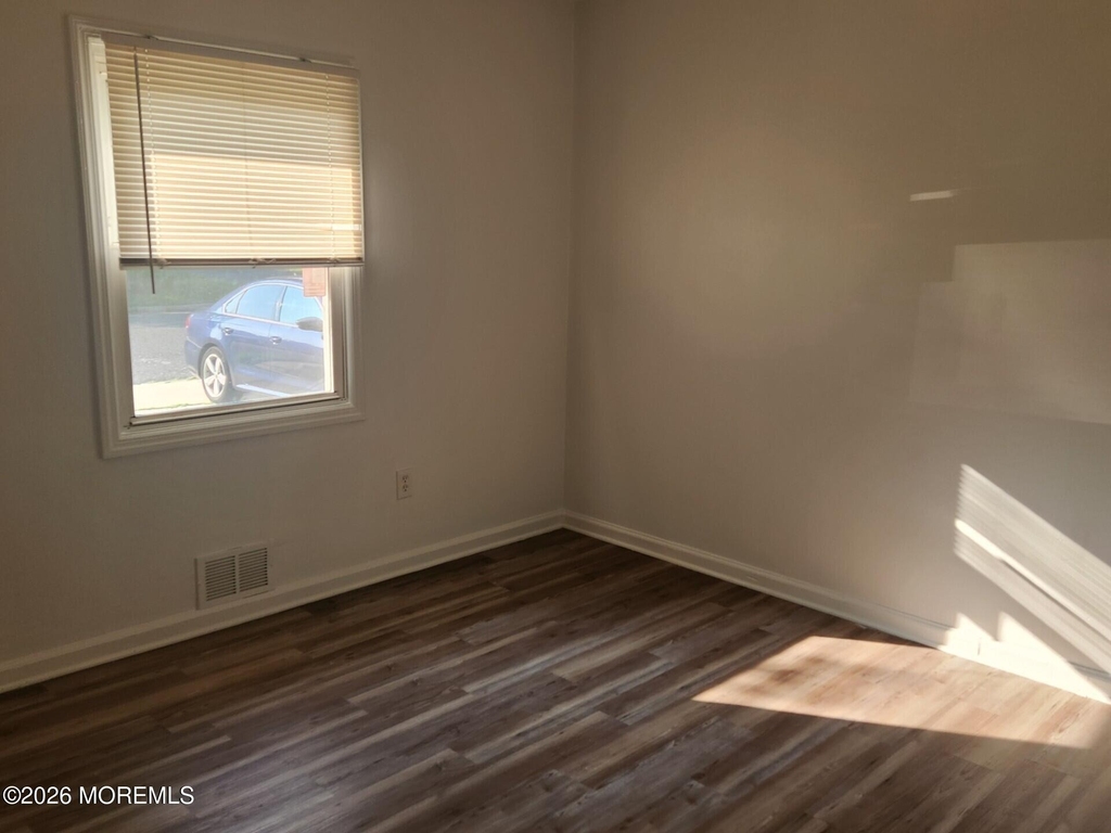 175 W Sylvania Avenue - Photo 9