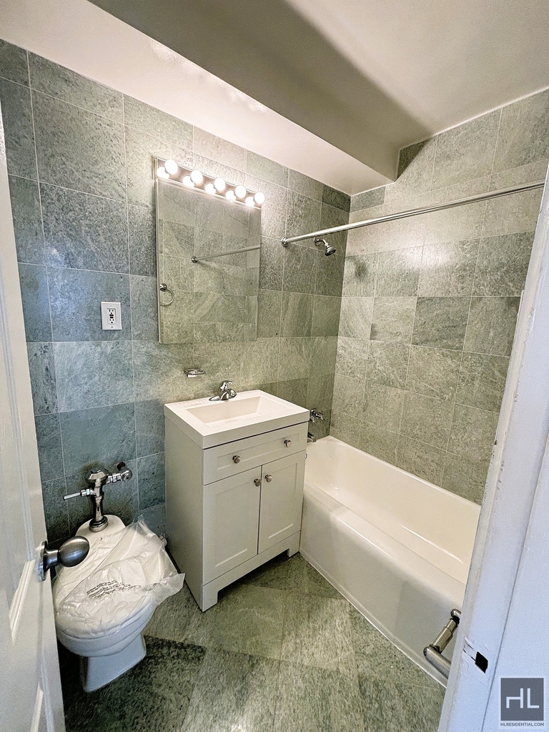 East 79th Street - Photo 11