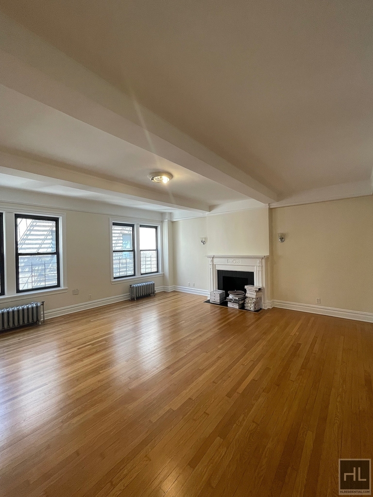East 80th Street - Photo 2