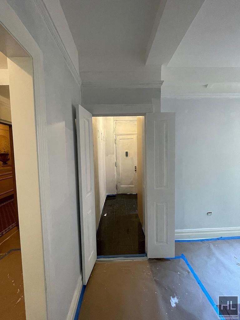 East 80th Street - Photo 13