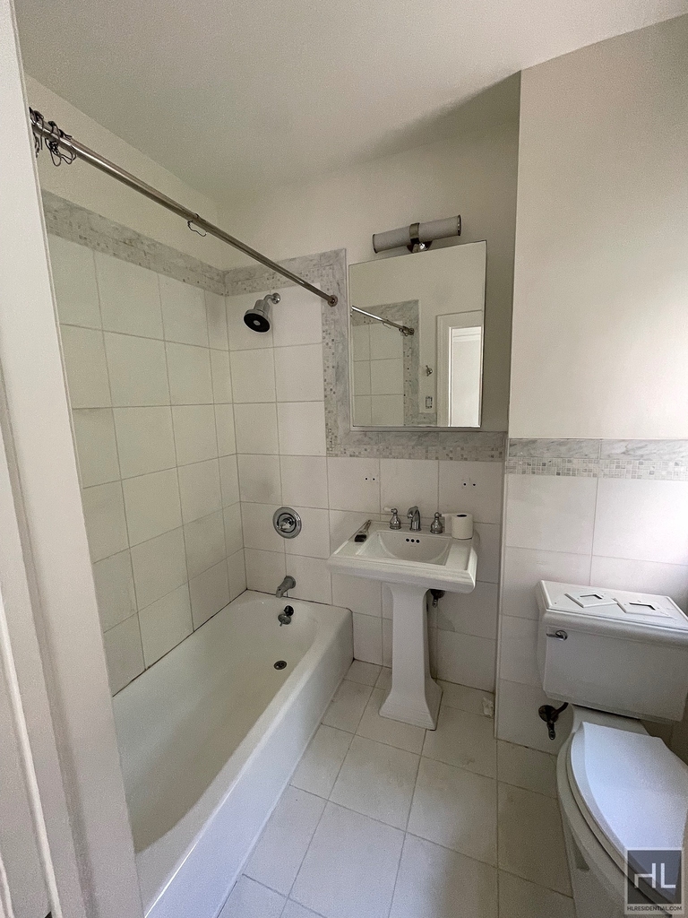 East 80th Street - Photo 19