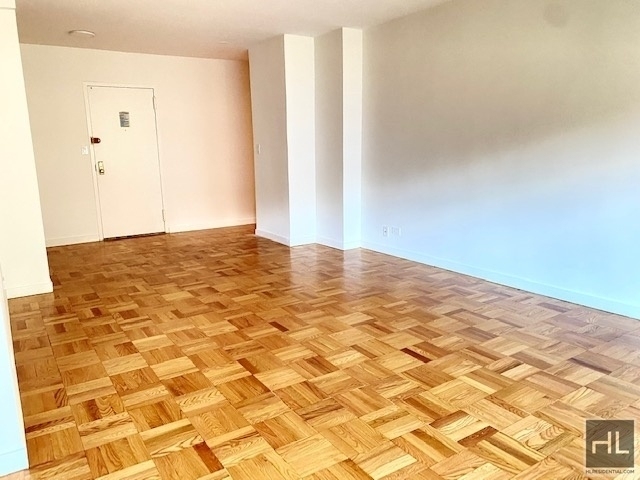 East 55 Street - Photo 0
