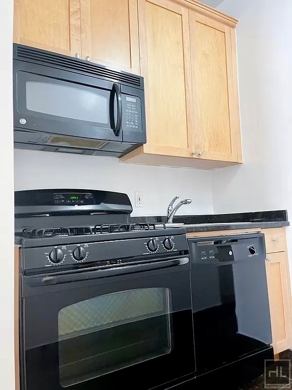 East 84th Street - Photo 5
