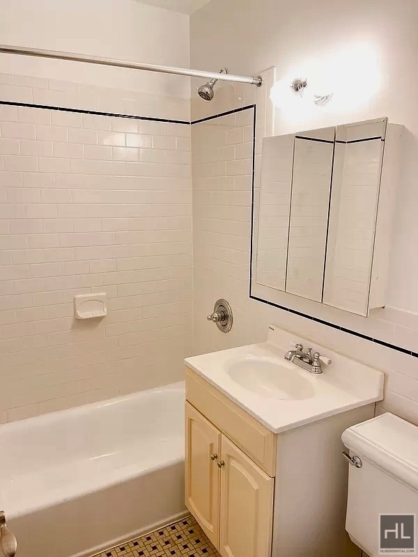 East 84th Street - Photo 3