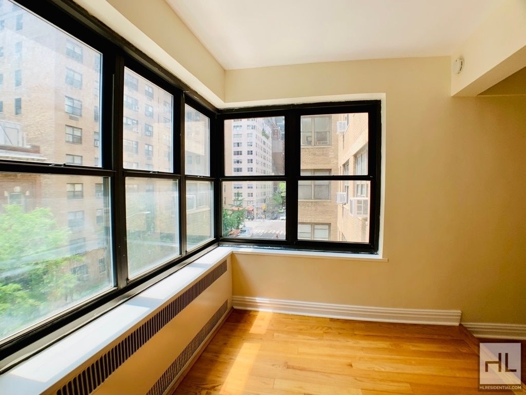 East 56 Street - Photo 2