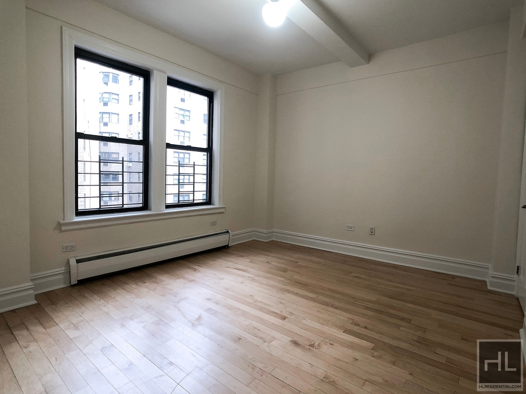 East 80th Street - Photo 4