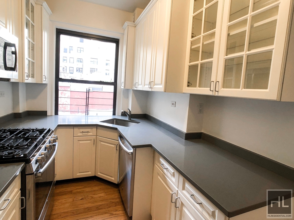 East 80th Street - Photo 1